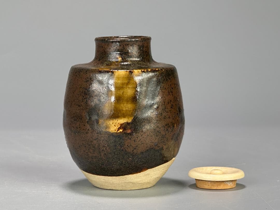 25.10.8-2 茶道具　茶入　作家品　花押　在銘有　供箱