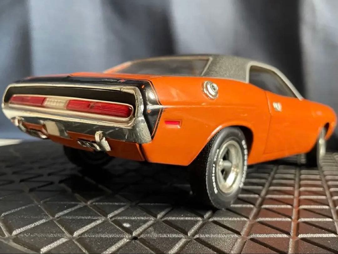 ジャンク 1/18Dodge Challenger