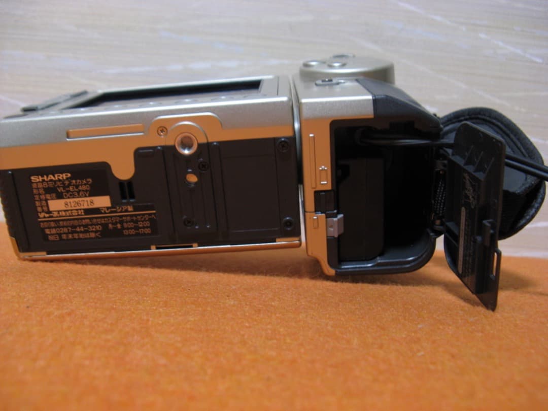 動作OK❗️☆シャープの液晶8ミリビデオカメラ・VL-EL480 ☆美品