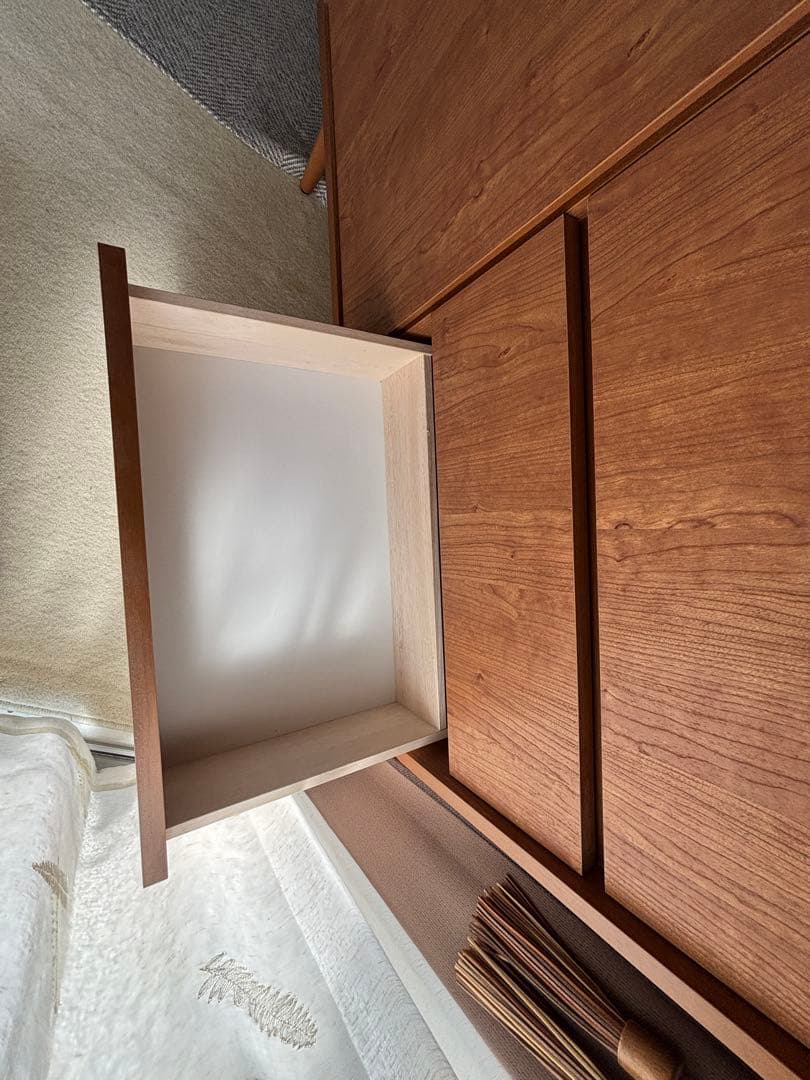 ブラウン木製キャビネット 中型 3引き出し