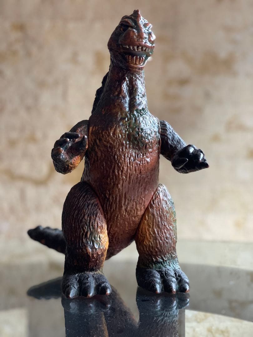 古いゴジラのソフビです