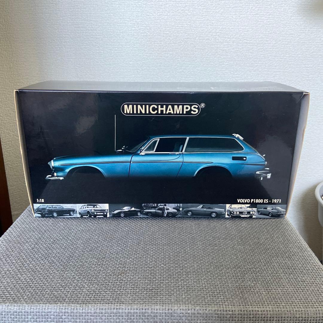 MINICHAMPS 1/18 VOLVO P1800 ES 1971 ブルー