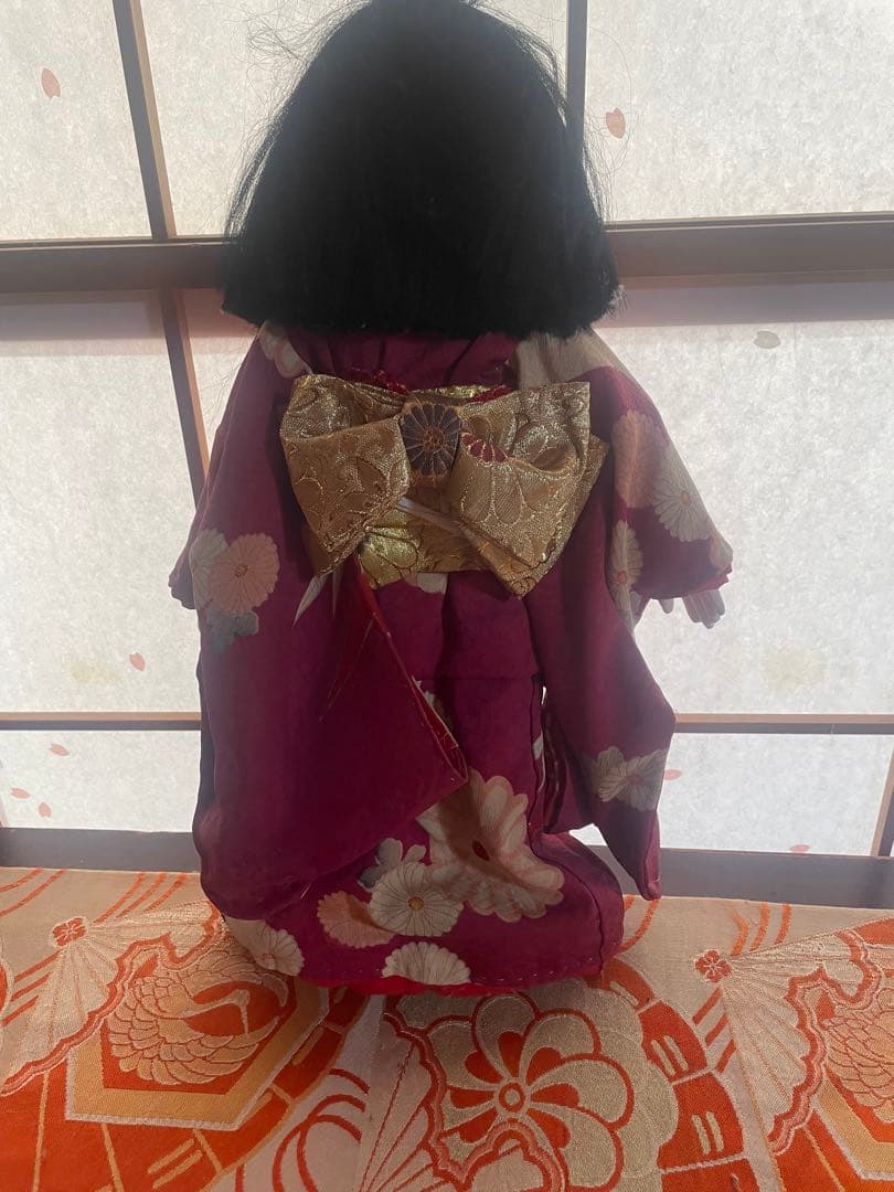 レトロ伝統的な可愛い女の子　日本人形 赤紫着物