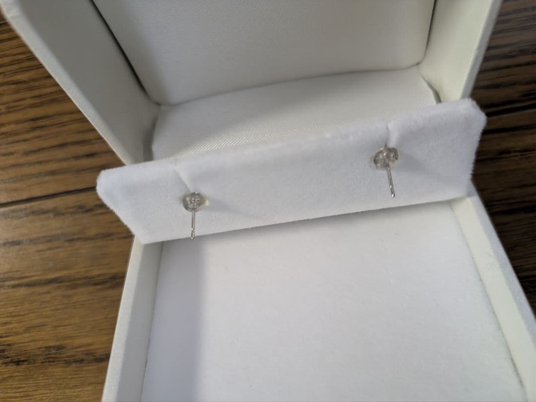 京セラ プラチナ900 クレサンベールエメラルド ピアス