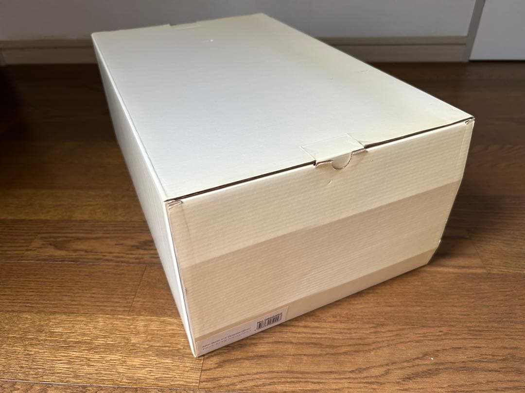 京商 Aston Martin V12 Vanquish 1/12　未使用品