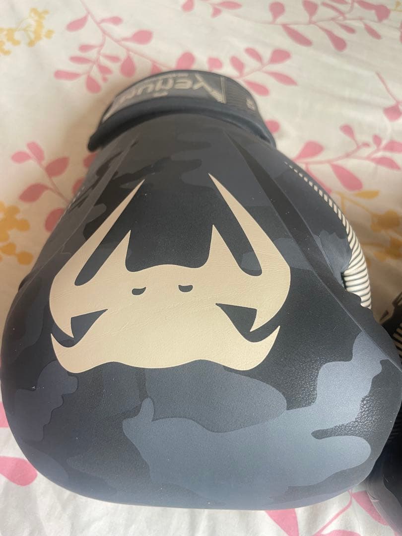 【美品】VENUM ボクシンググローブ 12oz ダークカモ）