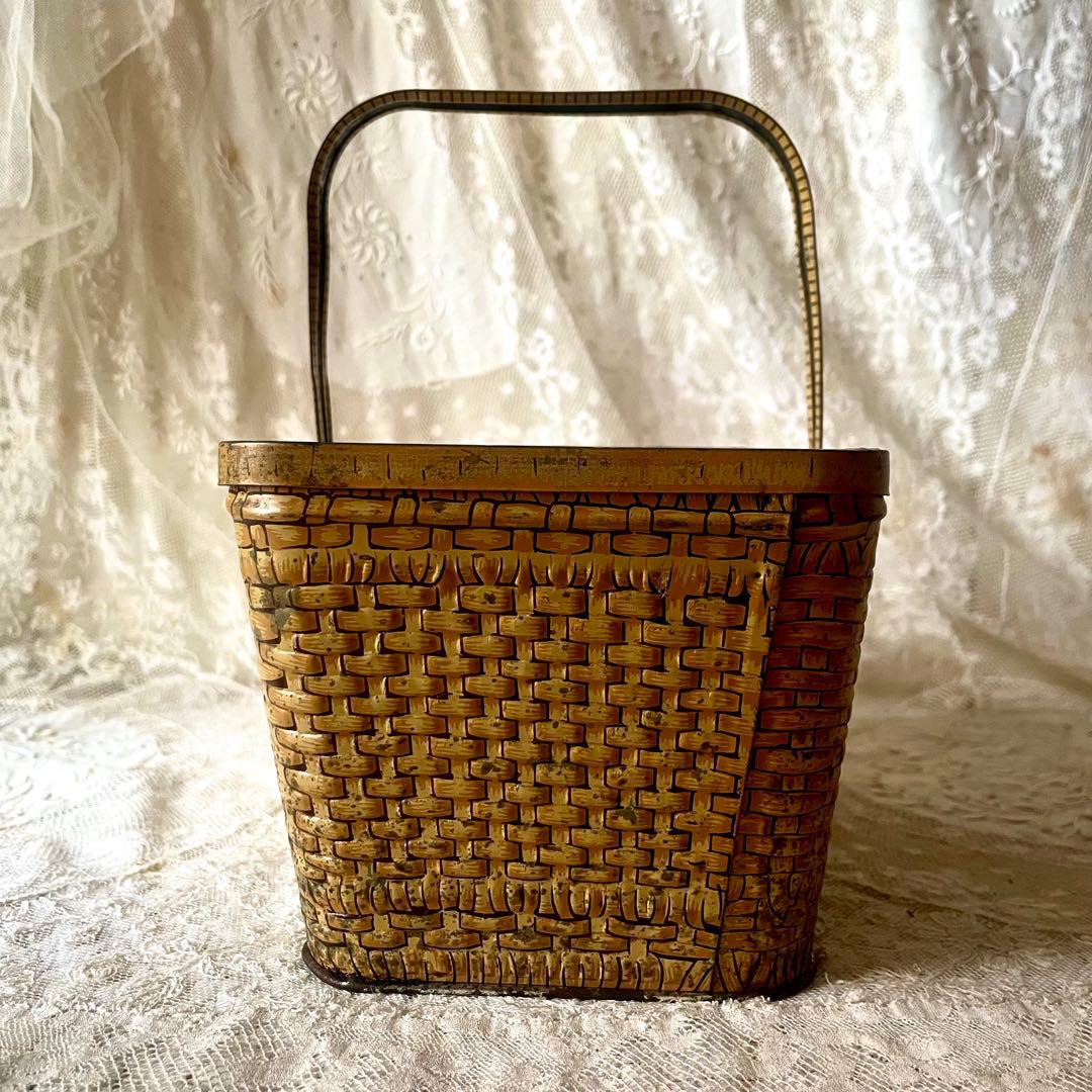 LUビスケットバスケットティン缶&エッフェル塔円形ティン缶　フランスアンティーク