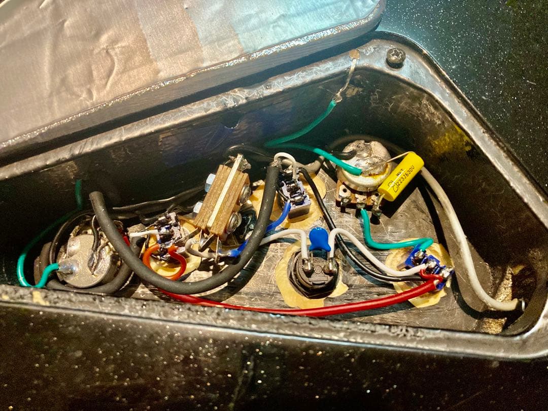 ☆モディファイして新たな機能を搭載　ポジションマークが珍しいB.C.Rich