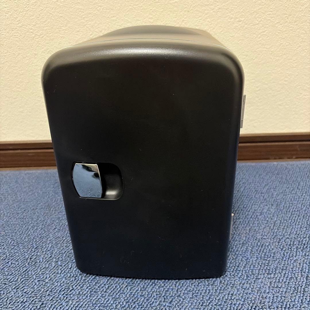 コンパクト冷蔵庫 黒色 棚付き