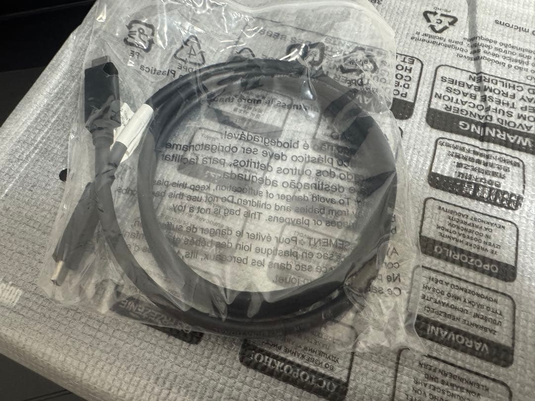 ディスプレイ・モニター本体 Lenovo ThinkVision M14d