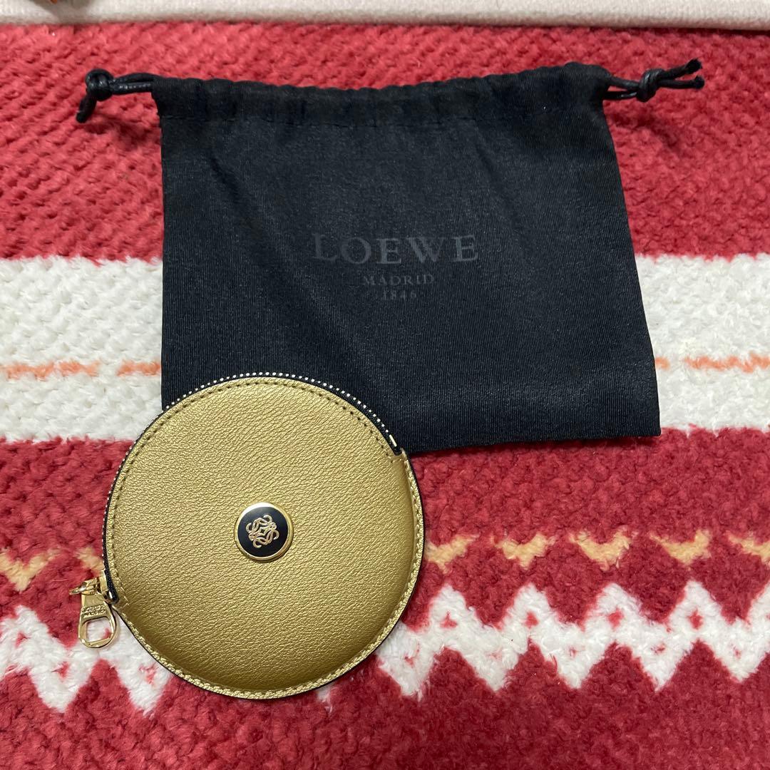 LOEWE ゴールド 円形ケース