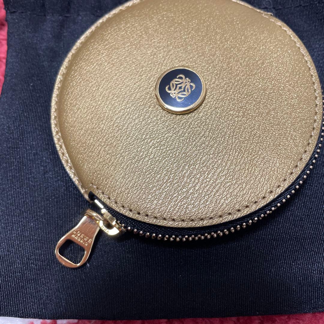 LOEWE ゴールド 円形ケース