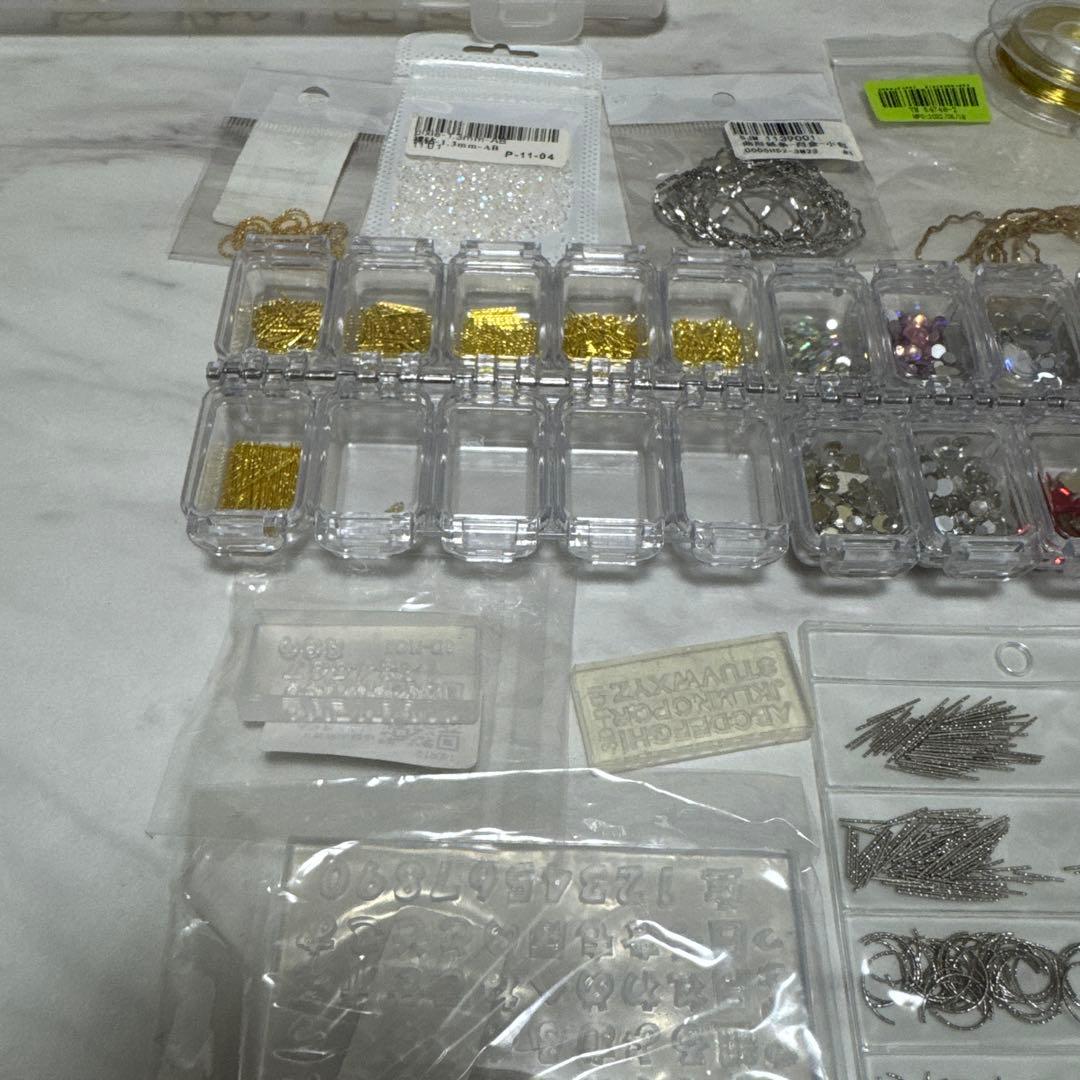 ネイル　パーツ　まとめ売り　ジェルネイル　ライト　ストーン　デコパーツ