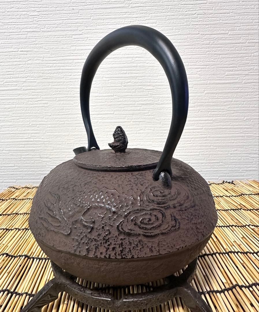 未使用品、供箱、栞、取説付　南部特製銘 １２型 龍文様　南部鉄瓶　南部鉄器