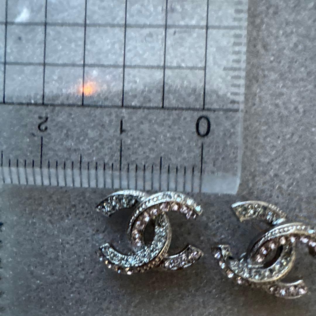 CHANEL シルバー ロゴピアス