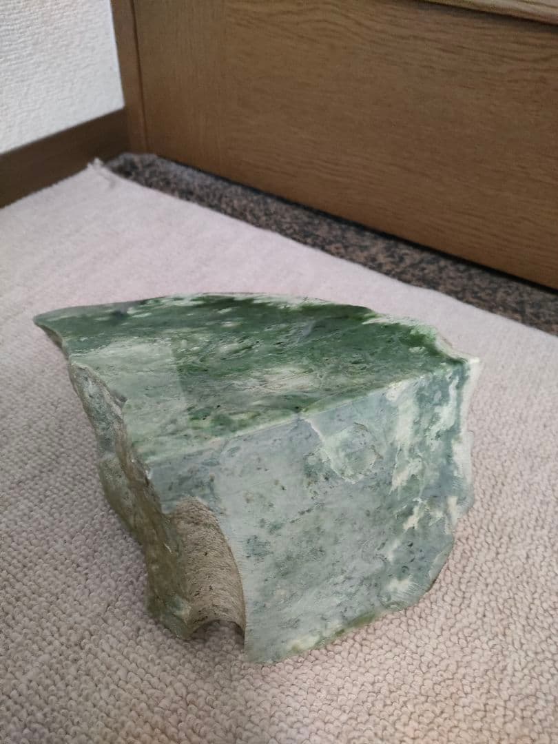 極上！！【日高ヒスイ】７kg 原石 自然石 鑑賞石 天然石 標本石 国産鉱物