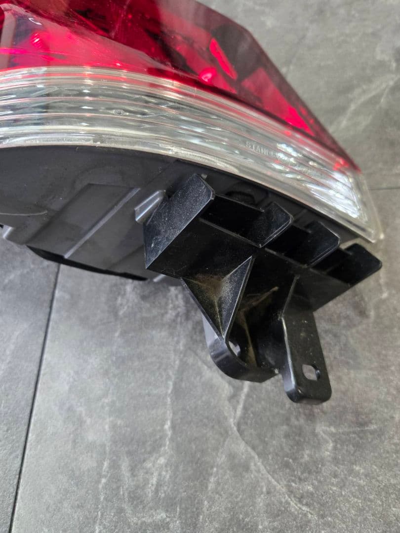 210系　トヨタ　クラウン　アスリート　テールランプ