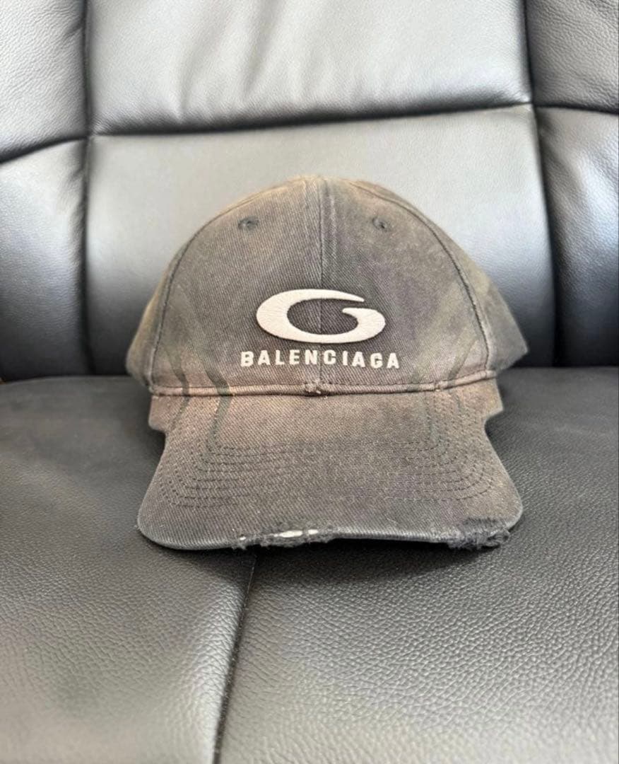 BALENCIAGAバレンシアガ　 ダークグレー キャップ　ダメージデザイン
