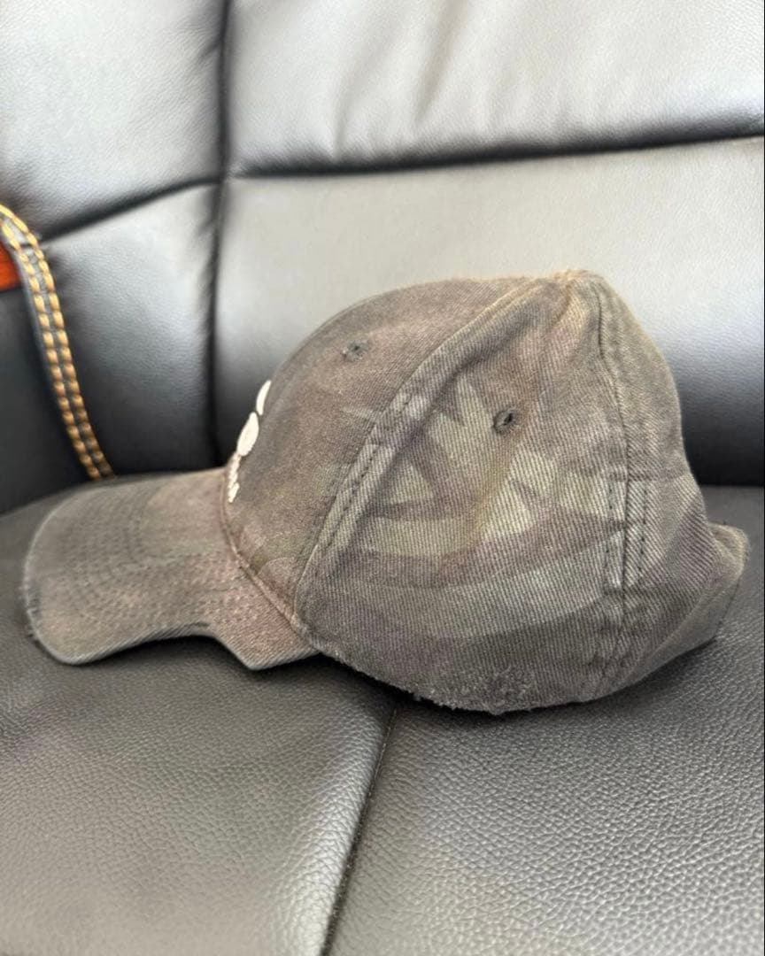 BALENCIAGAバレンシアガ　 ダークグレー キャップ　ダメージデザイン