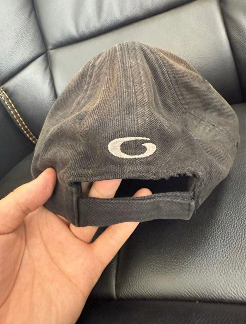 BALENCIAGAバレンシアガ　 ダークグレー キャップ　ダメージデザイン