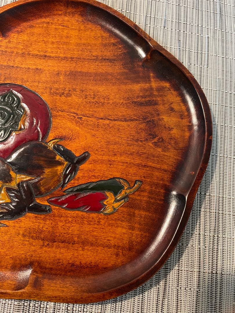 0319 烏城彫 野菜/果物 天然木(桂・栃) 盆 日本産生漆、拭き漆仕上げ