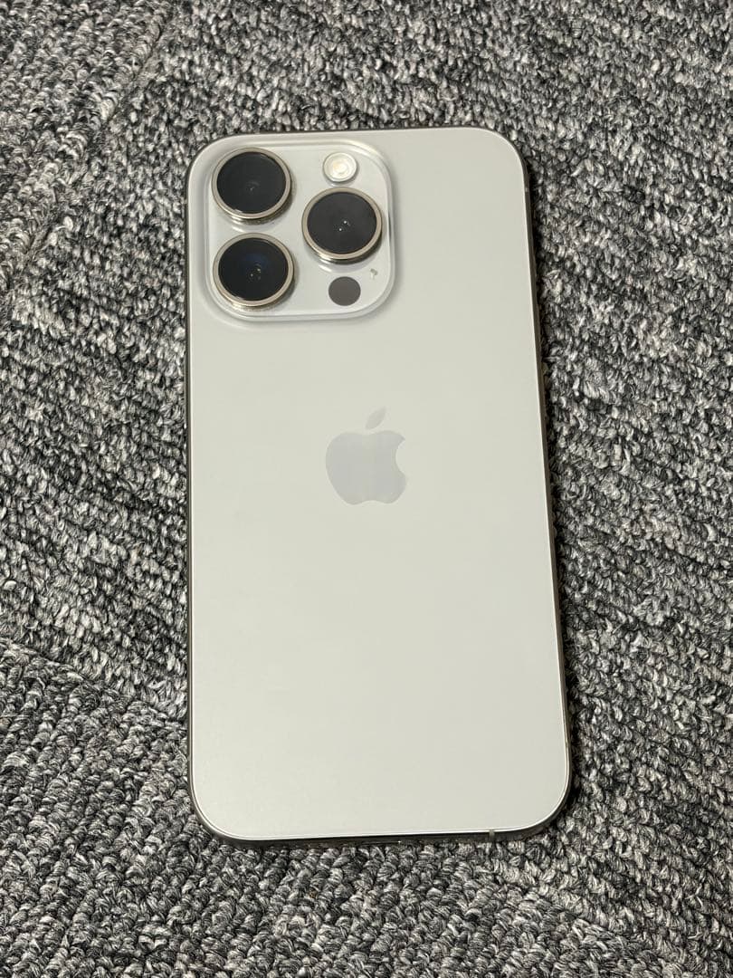 Apple iPhone 15Pro 256GBナチュラルチタニウム本体