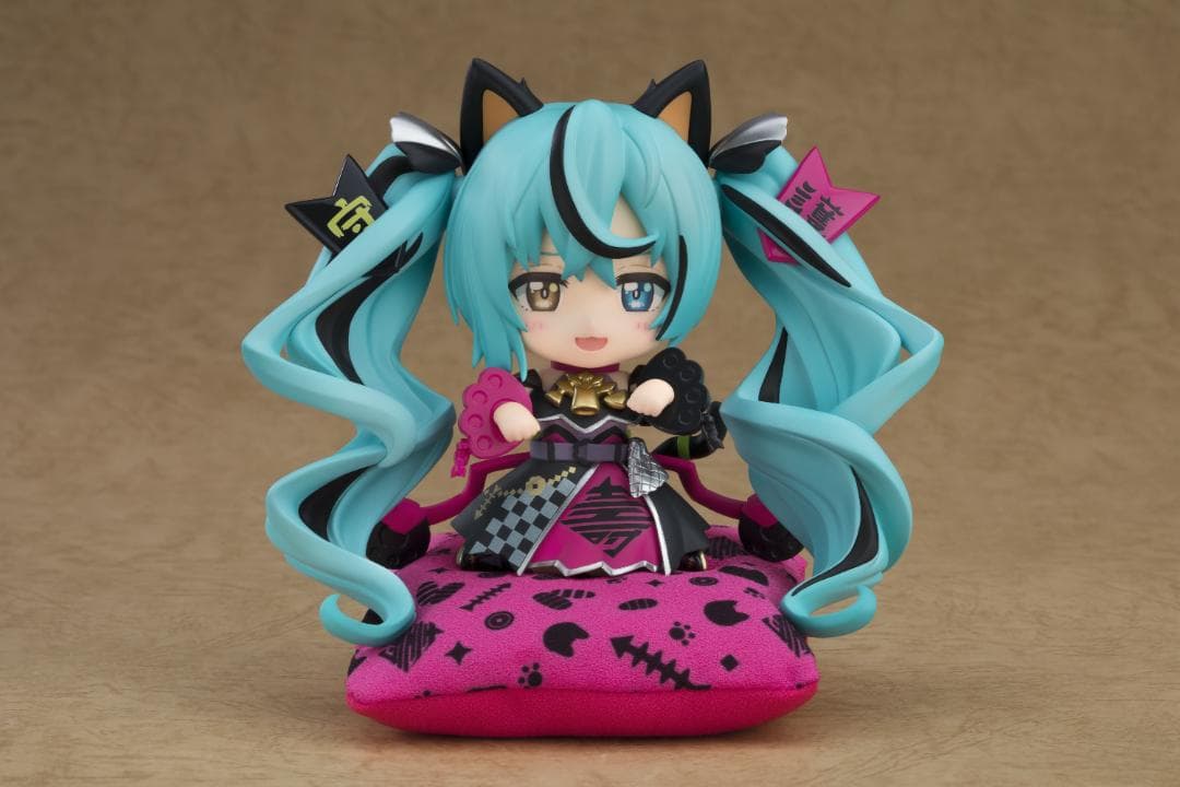 ねんどろいど 初音ミク 黒招きミクVer. キャラアニ特典 専用猫座布団付き
