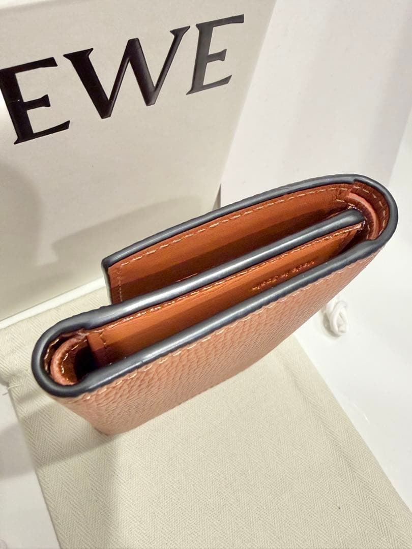 【新品同様】ロエベ アナグラム バーティカル スモール ウォレット タン