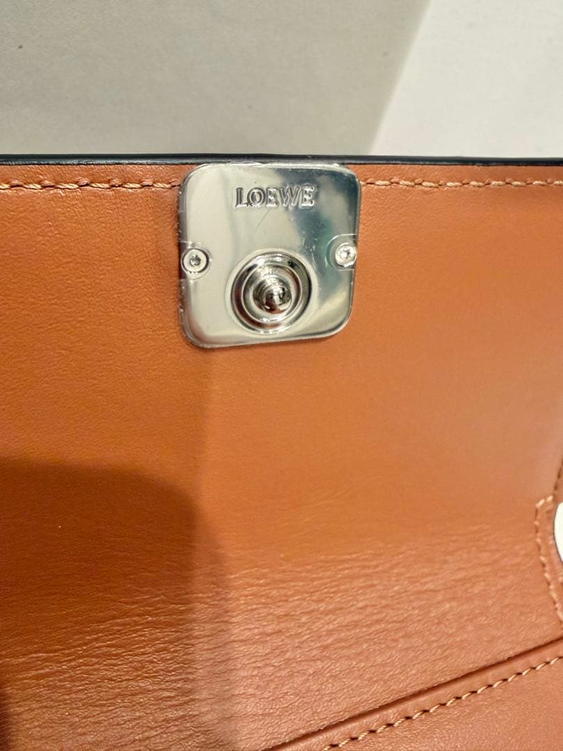 【新品同様】ロエベ アナグラム バーティカル スモール ウォレット タン