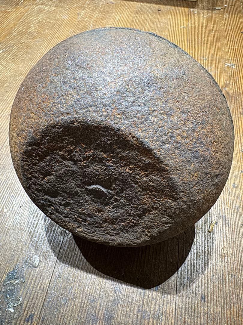 鋳鉄製 鉄瓶 波状装飾　梅模様