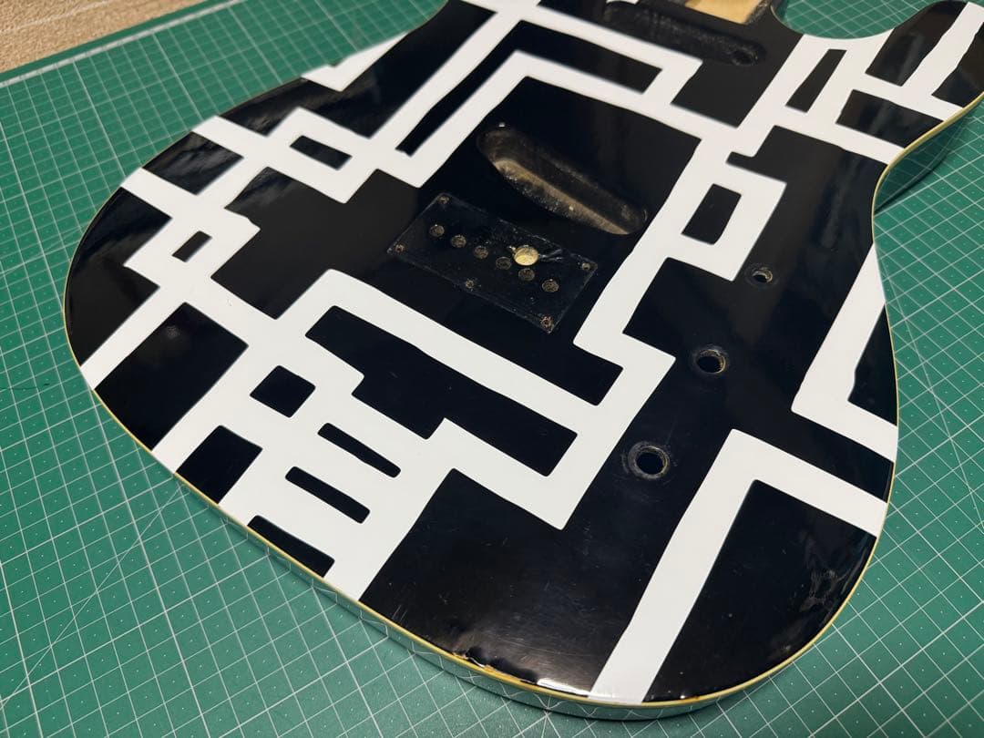 TEJ70か75のボディーのみ　フェルナンデス　幾何学模様ライン入り