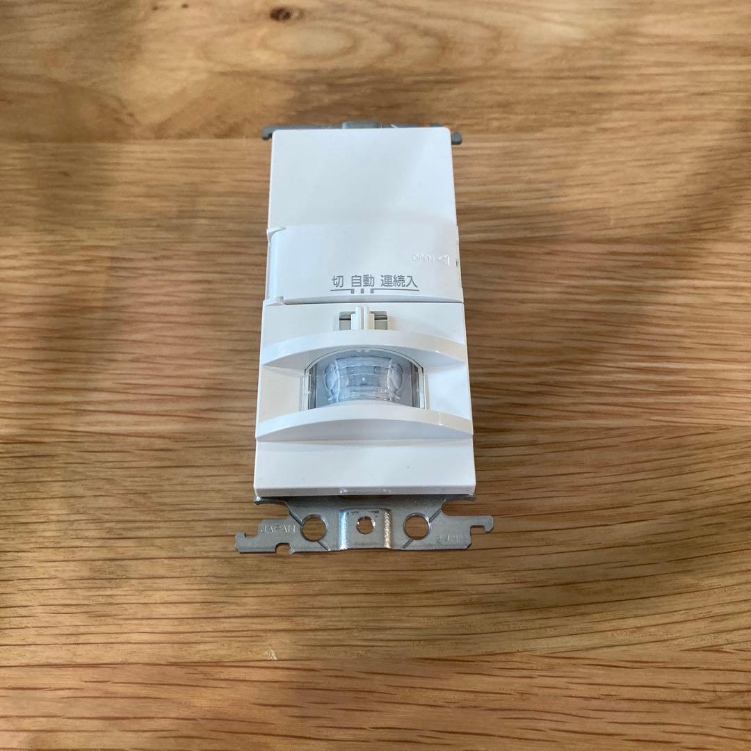 Panasonic WTK1811WK センサー付き自動スイッチ　2台