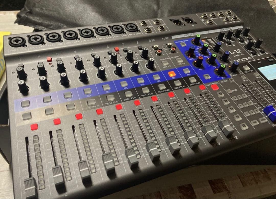 ZOOM LiveTrak L-12 デジタルミキサー MTR 専用ケース付き