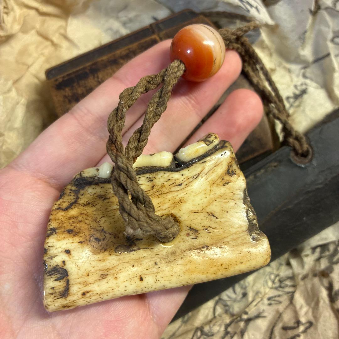 獣牙　根付　呪物　ニホンオオカミ　熊　煙管　煙草