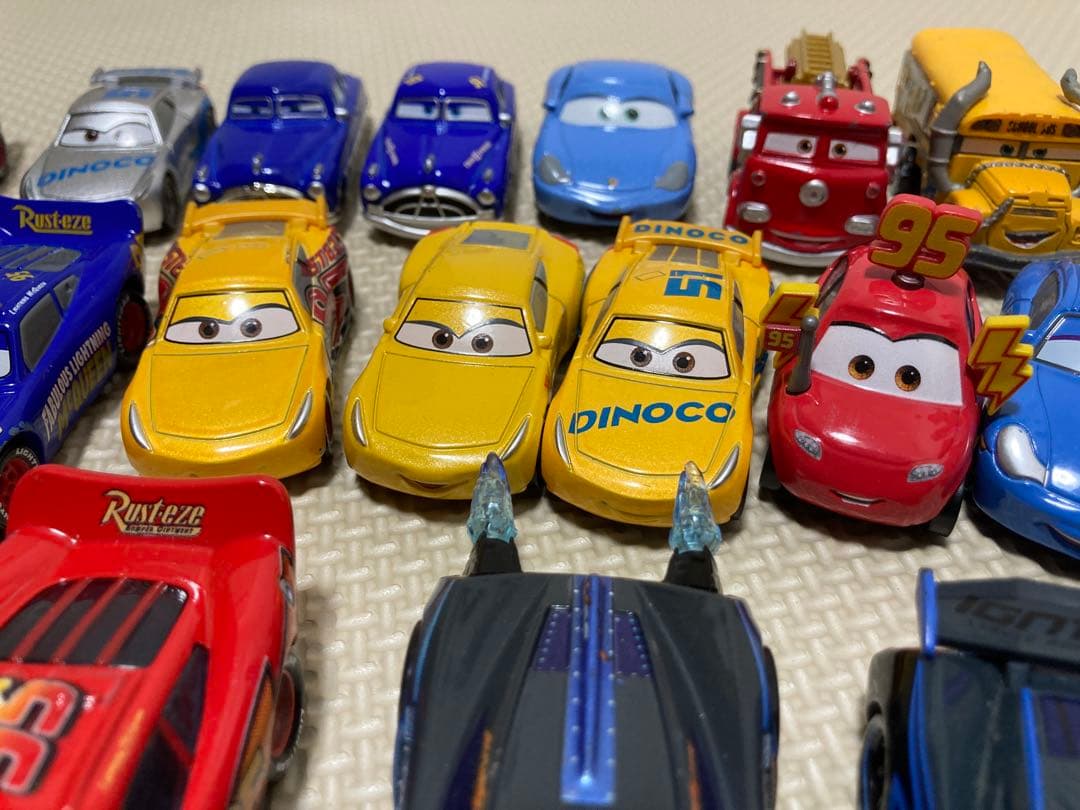 ミ*マ様 【ジャンク扱い】ディズニー カーズ ミニカーセット
