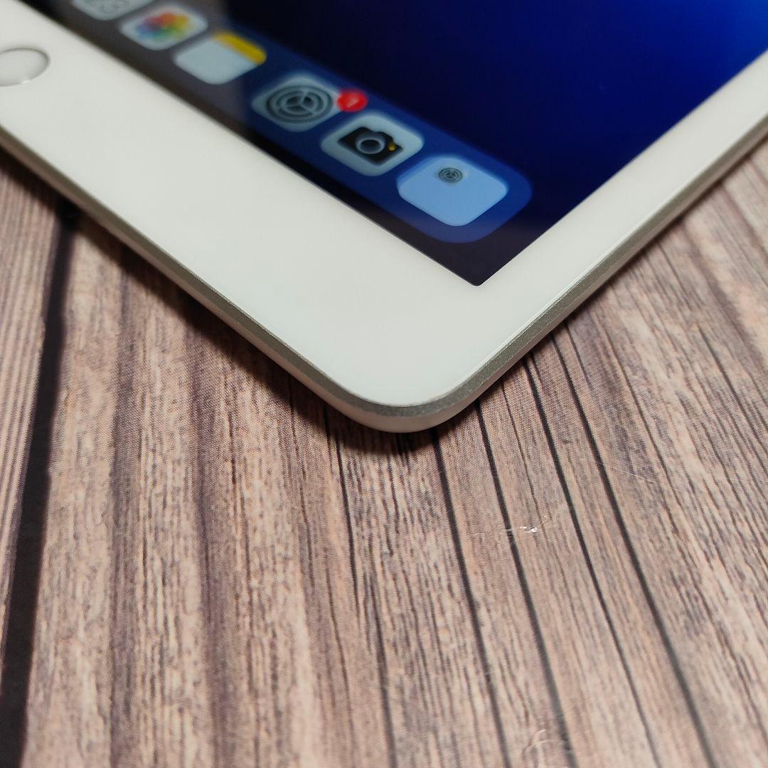 iPad 第8世代 32GB SIMフリー シルバー