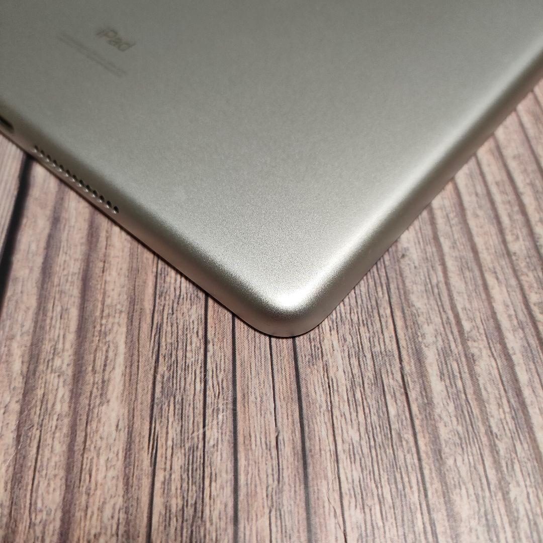 iPad 第8世代 32GB SIMフリー シルバー