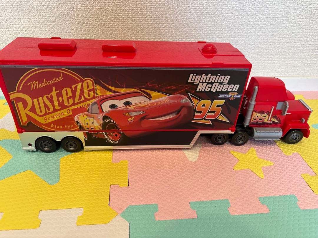 カーズ　トミカ　たくさんのせよう！大きなマック(カーズ3タイプ)