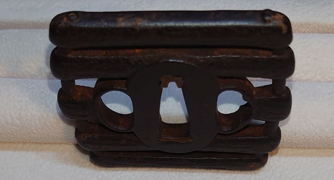 国次『干海鼠(ほしなまこ)透鍔 無銘 鉄地』横6cm 縦6.3 厚さ5.9