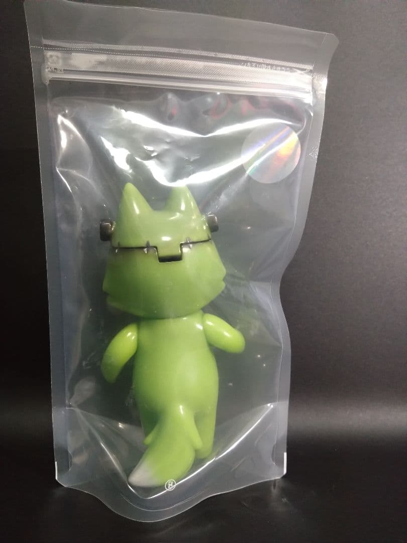 bite morph Frazi 緑蓄光ソフビ