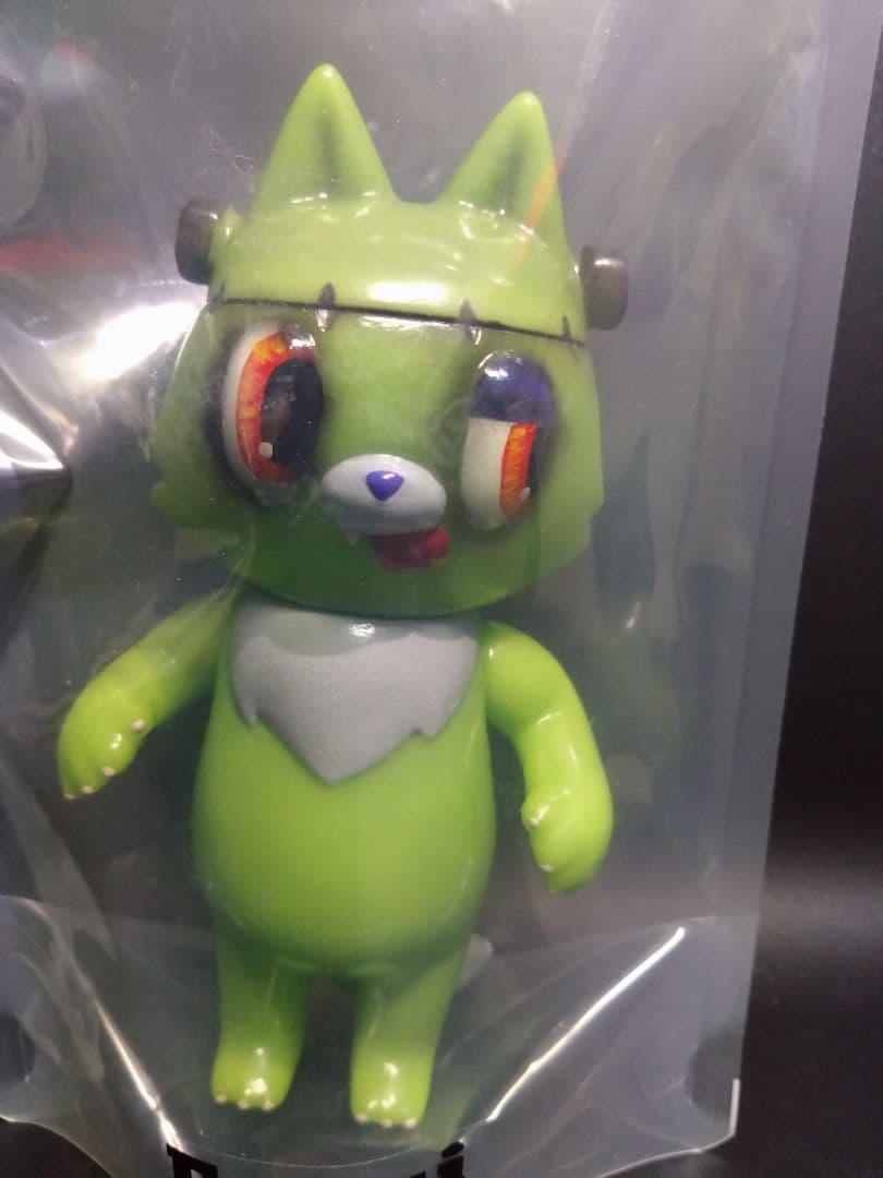 bite morph Frazi 緑蓄光ソフビ