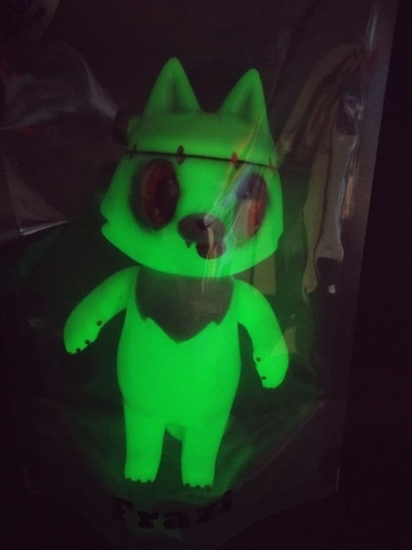 bite morph Frazi 緑蓄光ソフビ