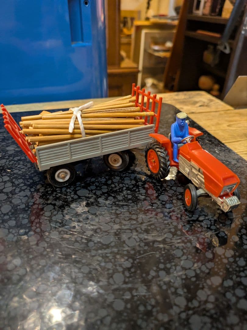 トラクターとトレーラーのミニカー フランス製 レア