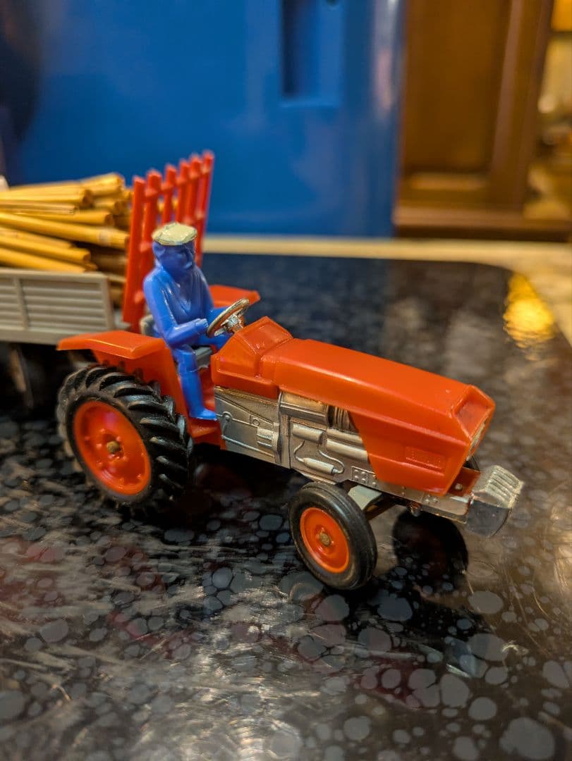 トラクターとトレーラーのミニカー フランス製 レア