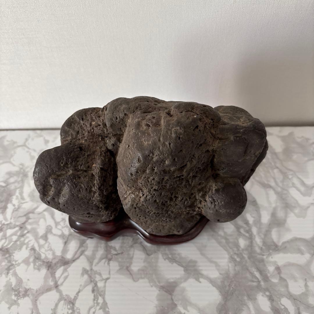 水石 加茂川石？木製台座付き鑑賞石 自然石 天然石 鉱物 置物
