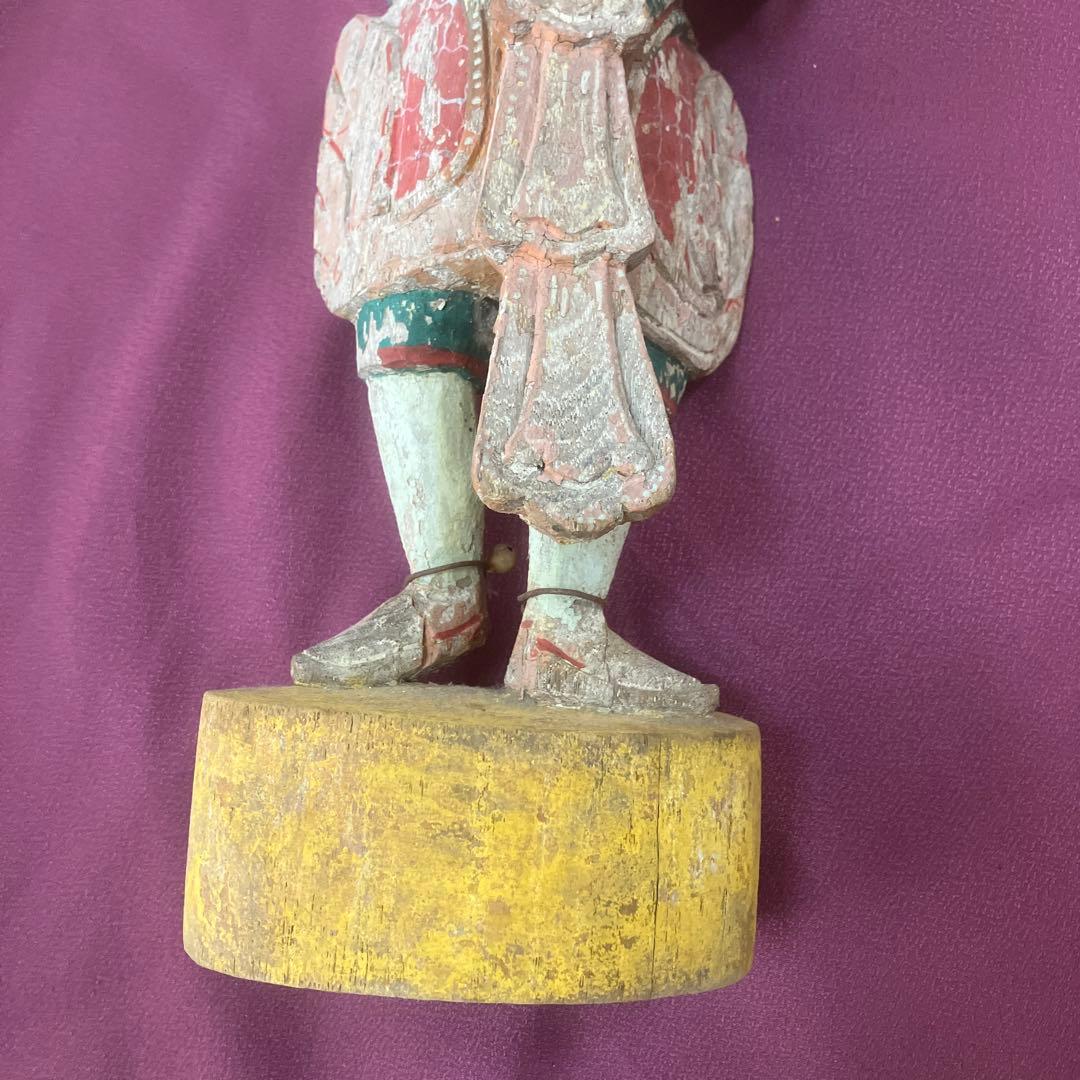 ヒンドゥー教の猿神　ハヌマーンの木彫りの像