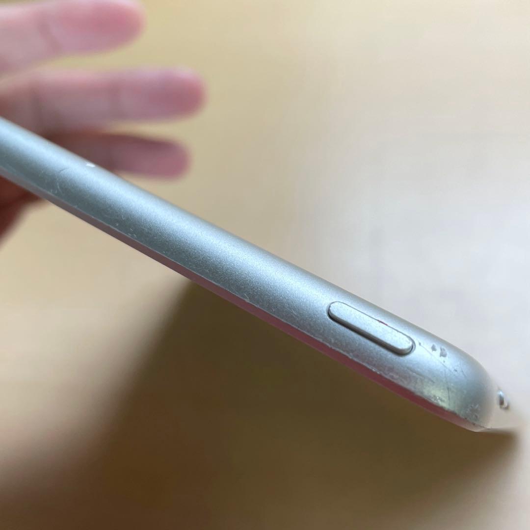 iPad 第6世代　A1893　Wi-Fiモデル　シルバー　32GB #5