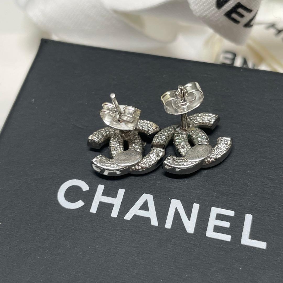 c*様 2020年　CHANEL ココマークロゴ ラインストーン　スタッドピアス