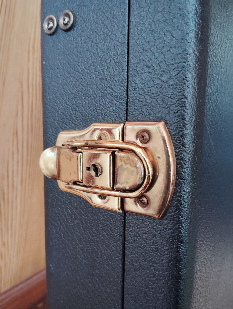 【中古】ギター?ハードケース＋エレキギター