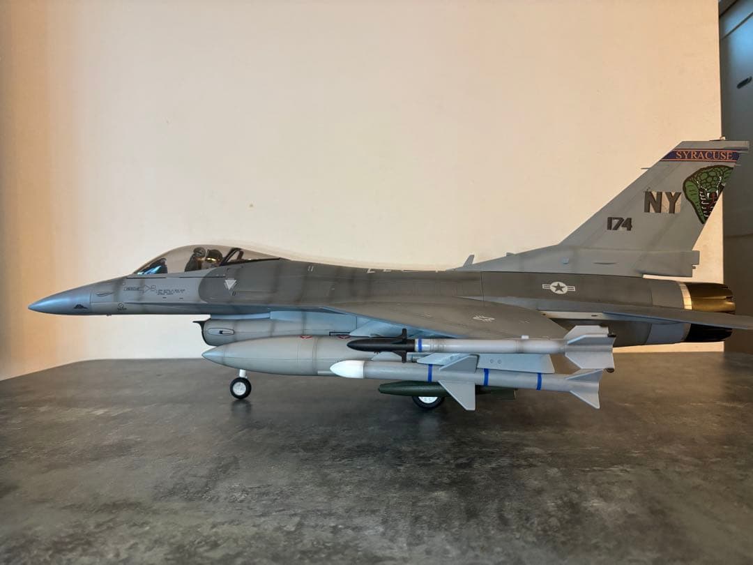 エリートフォース　F-16fighting falcon1/18